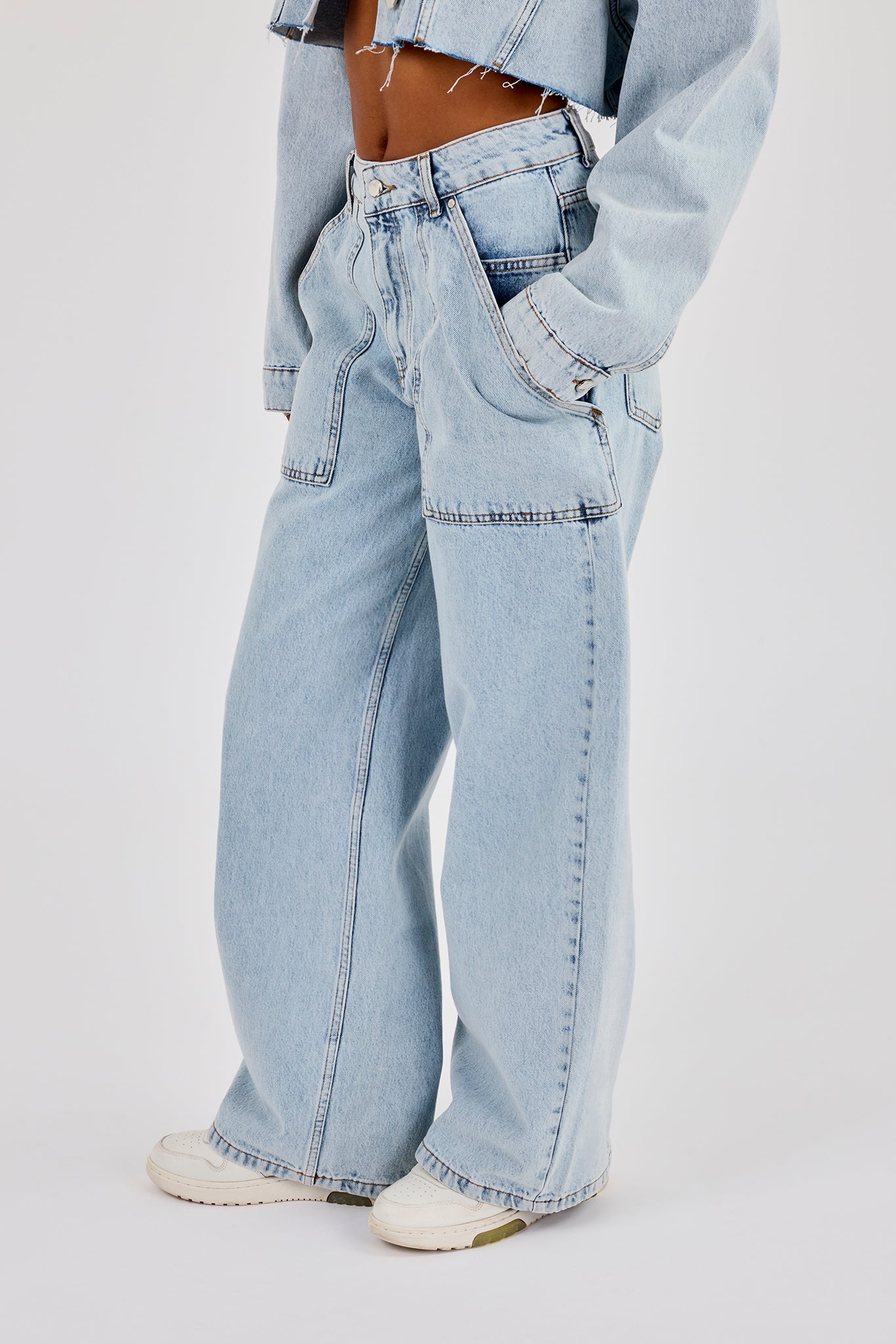 Jeans mit Baggy-Pocket-Detail – Hellblau